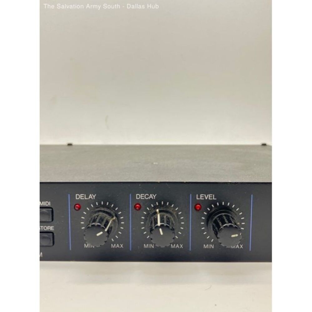 Yamaha REV100 Digital Rack Mount Reverberator Guitar Effects Unit - Picture 2 of 9